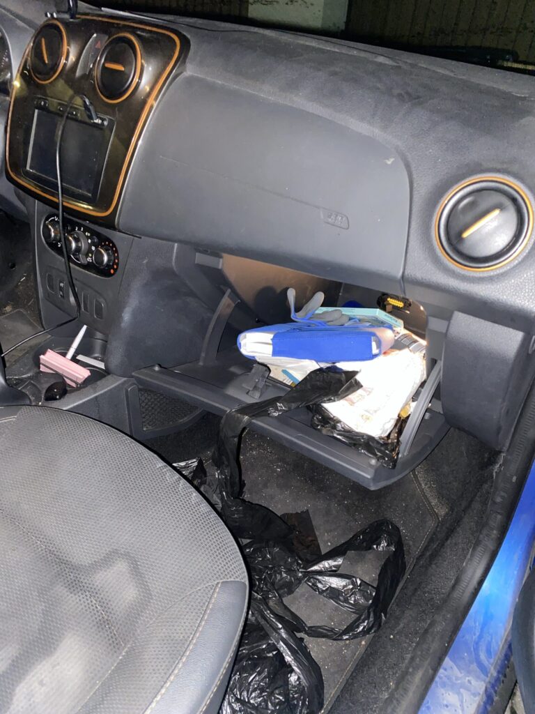 Ein durchwühlter Pkw
